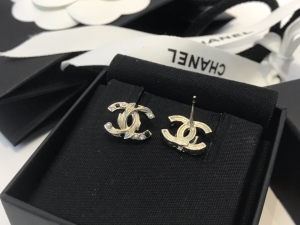 Essenceofluxury Womens Jewelry Chanel CC Logo Earrings A39PP180 AA194233