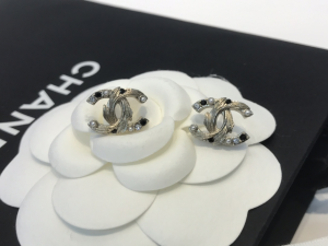 Essenceofluxury Womens Jewelry Chanel CC Logo Earrings A39PP180 AA194233