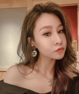 Essenceofluxury Womens Jewelry Chanel CC Logo Round Earrings A39PP180 AA194238