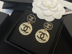 Essenceofluxury Womens Jewelry Chanel CC Logo Round Earrings A39PP180 AA194238