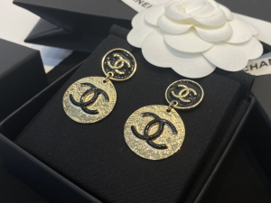 Essenceofluxury Womens Jewelry Chanel CC Logo Round Earrings A39PP180 AA194238