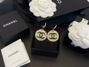 Essenceofluxury Womens Jewelry Chanel CC Logo Round Earrings A39PP180 AA194240