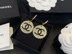 Essenceofluxury Womens Jewelry Chanel CC Logo Round Earrings A39PP180 AA194240