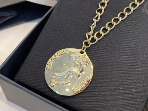 Essenceofluxury Womens Jewelry Chanel CC Logo Round Pendant Necklace A39PP180 AA194241