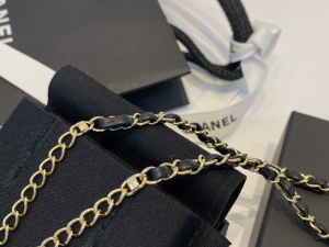 Essenceofluxury Womens Jewelry Chanel CC Logo Round Pendant Necklace A39PP180 AA194241