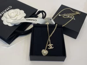 Essenceofluxury Womens Jewelry Chanel Chain Heart Necklace A39PP280 AA194247