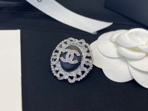 Essenceofluxury Womens Jewelry Chanel Crystals CC Logo Brooch A39PP180 AA194237