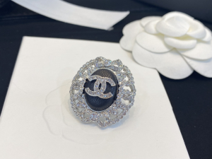 Essenceofluxury Womens Jewelry Chanel Crystals CC Logo Brooch A39PP180 AA194237