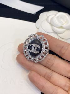 Essenceofluxury Womens Jewelry Chanel Crystals CC Logo Brooch A39PP180 AA194237