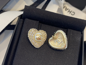 Essenceofluxury Womens Jewelry Chanel Crystals Heart Earrings A39PP180 AA194249
