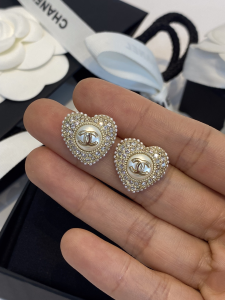 Essenceofluxury Womens Jewelry Chanel Crystals Heart Earrings A39PP180 AA194249