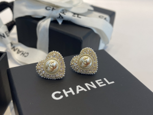Essenceofluxury Womens Jewelry Chanel Crystals Heart Earrings A39PP180 AA194249