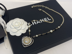 Chanel Heart Pearls Pendant Necklace 