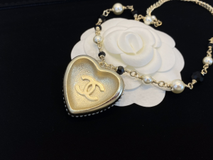 Essenceofluxury Womens Jewelry Chanel Heart Pearls Pendant Necklace A39PP180 AA194250