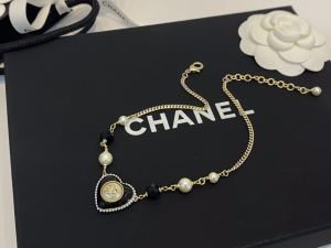 Chanel Heart Pearls Pendant Necklace 