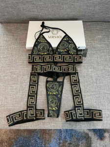 Essenceofluxury Free Gift Versace Swimsuit Bikini SMLXL A123PP100 AA194390