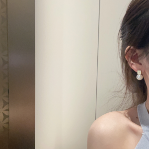 Essenceofluxury Womens Jewelry Chanel CC Dice Pearl Earrings A173PP180 AA194499