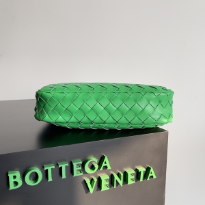 Essenceofluxury Mens Handbags Bottega Veneta Classic Intrecciato Leather Crossbody Bag in Green 25x16x7CM A209PP1280 AA194516 Essenceofluxury Mens Handbags Bottega Veneta Classic Intrecciato Leather Crossbody Bag in Green 25x16x7CM A209PP1280 AA194516