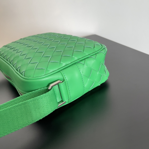 Essenceofluxury Mens Handbags Bottega Veneta Classic Intrecciato Leather Crossbody Bag in Green 25x16x7CM A209PP1280 AA194516 Essenceofluxury Mens Handbags Bottega Veneta Classic Intrecciato Leather Crossbody Bag in Green 25x16x7CM A209PP1280 AA194516