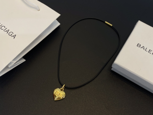 Essenceofluxury Womens Jewelry Balenciaga BB Icon Heart Pendant Necklace A39PP180 AA194553