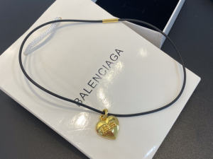 Essenceofluxury Womens Jewelry Balenciaga BB Icon Heart Pendant Necklace A39PP180 AA194553