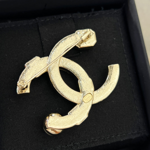 Essenceofluxury Womens Jewelry Chanel Crystal CC Diamonds Brooch A62PP180 AA194595