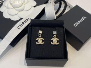 Essenceofluxury Womens Jewelry Chanel Crystals CC Logo Earrings A39PP180 AA194561