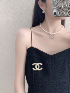 Essenceofluxury Womens Jewelry Chanel Crystals CC Logo Brooch A152PP180 AA194982