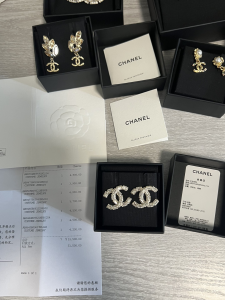 Essenceofluxury Womens Jewelry Chanel Crystals CC Logo Earrings A152PP180 AA194983