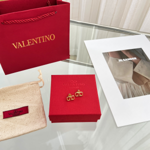 Essenceofluxury Womens Jewelry Valentino Vlogo Signature Earrings Gold A62PP180 AA195066