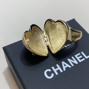 Essenceofluxury Womens Jewelry Chanel Turnlock CC Logo Gold Heart Rings A152PP180 AA195468