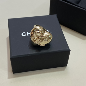 Essenceofluxury Womens Jewelry Chanel Turnlock CC Logo Gold Heart Rings A152PP180 AA195468