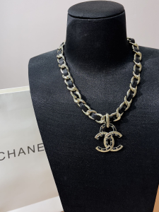 Essenceofluxury Womens Jewelry Chanel CC Chain and Leather Necklaces A152PP280 AA196017