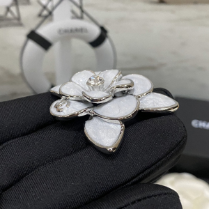 Essenceofluxury Womens Jewelry Chanel CC Flowers Brooch A152PP180 AA196015