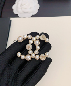 Essenceofluxury Womens Jewelry Chanel Pearl CC Logo Brooch A152PP180 AA196007