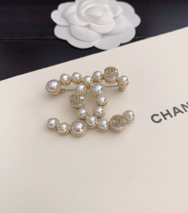 Essenceofluxury Womens Jewelry Chanel Pearl CC Logo Brooch A152PP180 AA196007