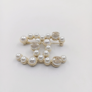 Essenceofluxury Womens Jewelry Chanel Pearl CC Logo Brooch A152PP180 AA196007