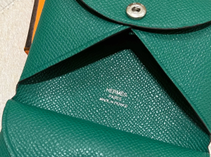 Essenceofluxury Free Gift Hermes Calvi Duo Compact Card Holder in Green A62PP85 AA196211
