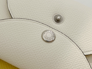 Essenceofluxury Free Gift Hermes Calvi Duo Compact Card Holder in White A62PP85 AA196208