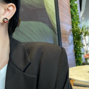 Essenceofluxury Womens Jewelry Chanel Gold CC Logo Round Earrings Red A62PP180 AA196216