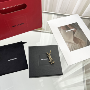 Essenceofluxury Womens Jewelry Saint Laurent YSL Opyum Brooch A62PP180 AA196217