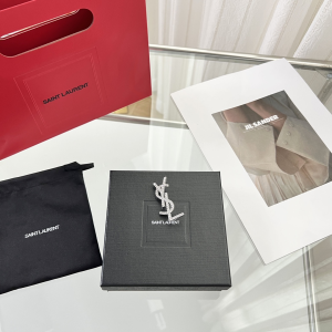 Essenceofluxury Womens Jewelry Saint Laurent YSL Opyum Brooch A62PP180 AA196219