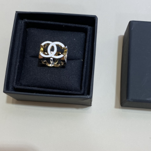 Essenceofluxury Womens Jewelry Chanel Multi CC Logo Rings in White A152PP180 AA196527