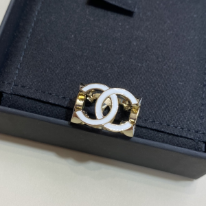 Essenceofluxury Womens Jewelry Chanel Multi CC Logo Rings in White A152PP180 AA196527