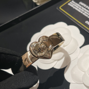 Essenceofluxury Womens Jewelry Chanel CC Logo Heart Open Cut Bracelets A173PP280 AA196571