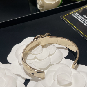 Essenceofluxury Womens Jewelry Chanel CC Logo Heart Open Cut Bracelets A173PP280 AA196571