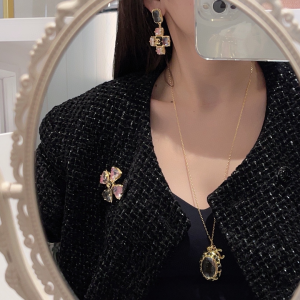 Essenceofluxury Womens Jewelry Chanel CC Logo Cross Brooch A39PP180 AA196704