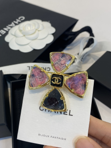 Essenceofluxury Womens Jewelry Chanel CC Logo Cross Brooch A39PP180 AA196704