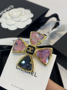 Essenceofluxury Womens Jewelry Chanel CC Logo Cross Brooch A39PP180 AA196704