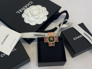 Essenceofluxury Womens Jewelry Chanel CC Logo Cross Brooch A39PP180 AA196705